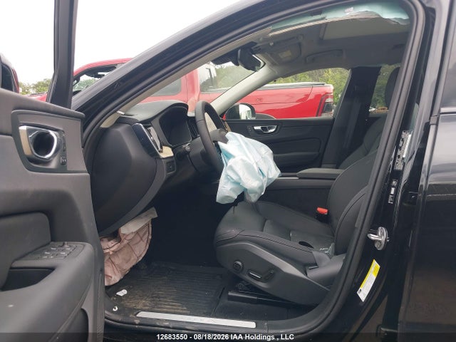 Volvo XC60 PLUS 2026 YV4M12RC7T1458881 Image 17