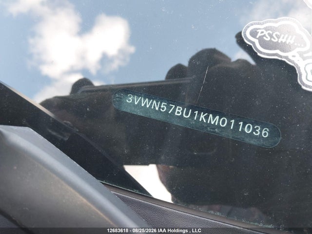 12683618 :رقم المزاد ، 3VWN57BU1KM011036 vin ، 2019 Volkswagen Jetta 1.4 Tsi Comfortline مزاد بيع