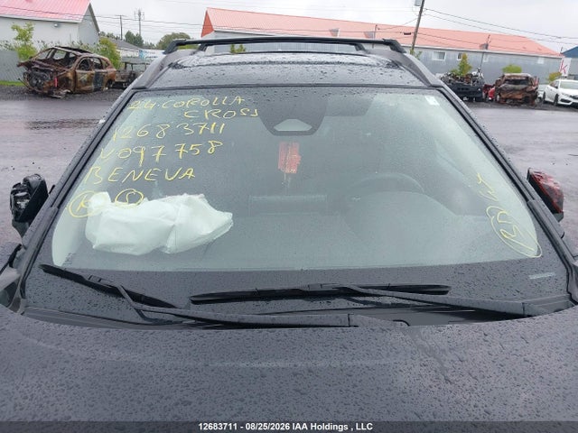 7MUDAABG5RV097758 Toyota Corolla Cross Xle