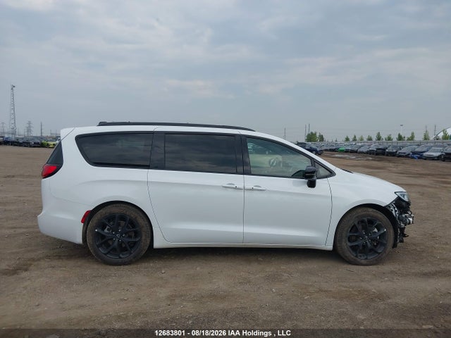 Chrysler Pacifica Limited 2026 2C4RC1GG3TR249877 Image 14