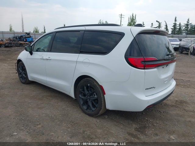 Chrysler Pacifica Limited 2026 2C4RC1GG3TR249877 Image 3