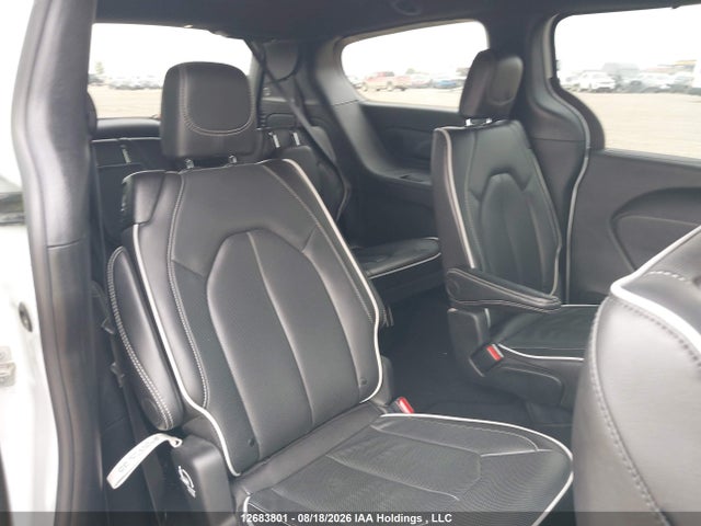Chrysler Pacifica Limited 2026 2C4RC1GG3TR249877 Image 8