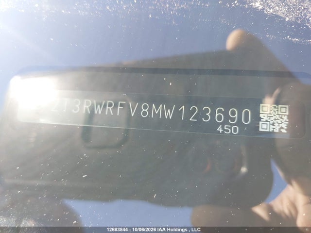 2021 Toyota Rav4 Hybrid Xle მანქანა იყიდება აუქციონზე, vin: 2T3RWRFV8MW123690, აუქციონის ნომერი: 12683844