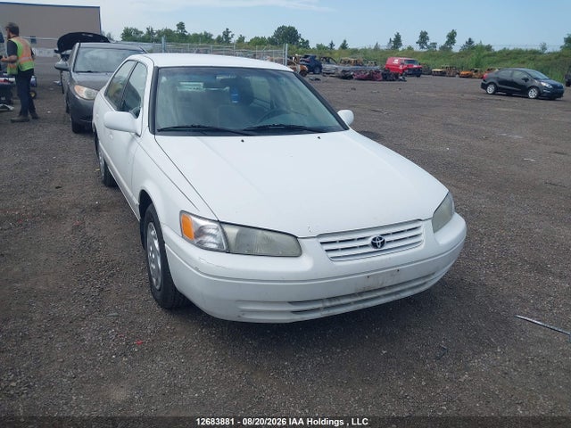 12683881 :رقم المزاد ، JT2BG22K5W0190281 vin ، 1998 Toyota Camry Ce/le/xle مزاد بيع