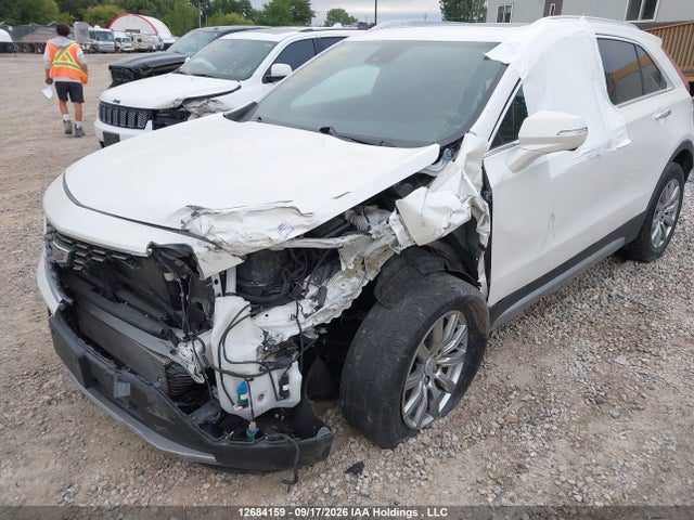 12684159 :رقم المزاد ، 1GYFZDR40NF116861 vin ، 2022 Cadillac Xt4 Premium Luxury مزاد بيع