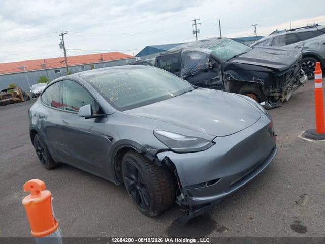 2025 Tesla Model Y მანქანა იყიდება აუქციონზე, vin: 7SAYGDEE1SF224590, აუქციონის ნომერი: 12684200