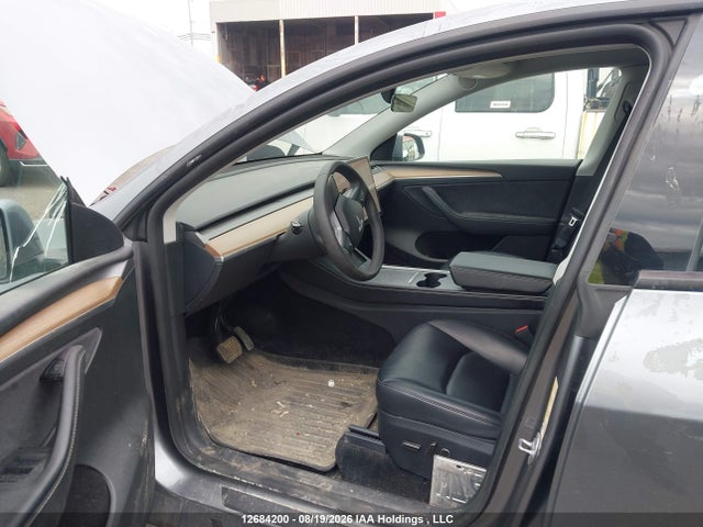 2025 Tesla Model Y მანქანა იყიდება აუქციონზე, vin: 7SAYGDEE1SF224590, აუქციონის ნომერი: 12684200