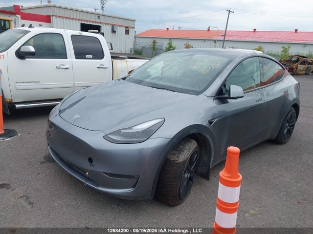 2025 Tesla Model Y მანქანა იყიდება აუქციონზე, vin: 7SAYGDEE1SF224590, აუქციონის ნომერი: 12684200