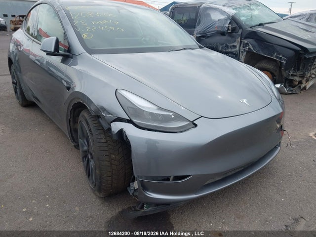 2025 Tesla Model Y მანქანა იყიდება აუქციონზე, vin: 7SAYGDEE1SF224590, აუქციონის ნომერი: 12684200