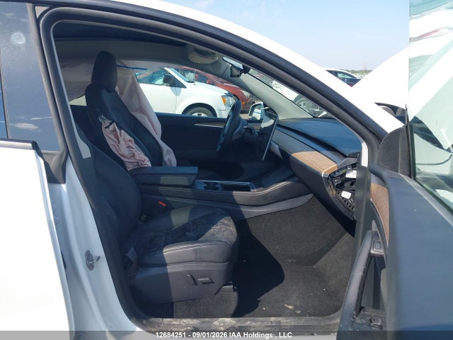 Tesla Model Y Long Range 2025 7SAYGDEE2SF289366 Image 5