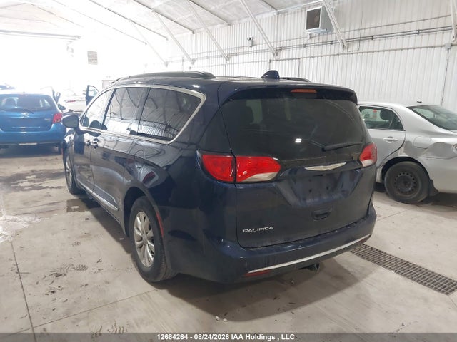 Продаж на аукціоні авто 2017 Chrysler Pacifica Touring L, vin: 2C4RC1BG6HR810829, номер лоту: 12684264