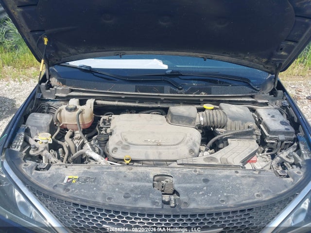 Продаж на аукціоні авто 2017 Chrysler Pacifica Touring L, vin: 2C4RC1BG6HR810829, номер лоту: 12684264