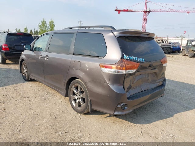 2012 Toyota Sienna Se 8 Passenger მანქანა იყიდება აუქციონზე, vin: 5TDXK3DC2CS227397, აუქციონის ნომერი: 12684501