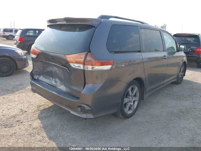 2012 Toyota Sienna Se 8 Passenger მანქანა იყიდება აუქციონზე, vin: 5TDXK3DC2CS227397, აუქციონის ნომერი: 12684501