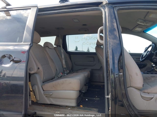 KIA Sedona 2018 KNDMB5C12J6368272 Image 8