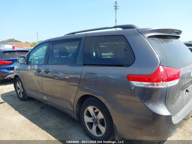 12684689 :رقم المزاد ، 5TDZK3DCXDS367451 vin ، 2013 Toyota Sienna V6 7 Passenger مزاد بيع