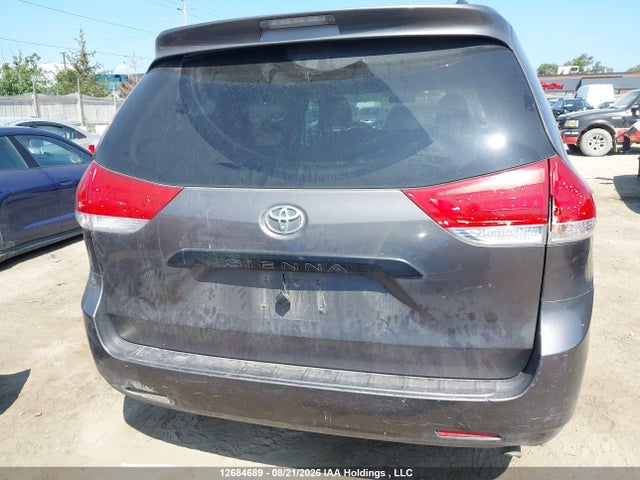 12684689 :رقم المزاد ، 5TDZK3DCXDS367451 vin ، 2013 Toyota Sienna V6 7 Passenger مزاد بيع