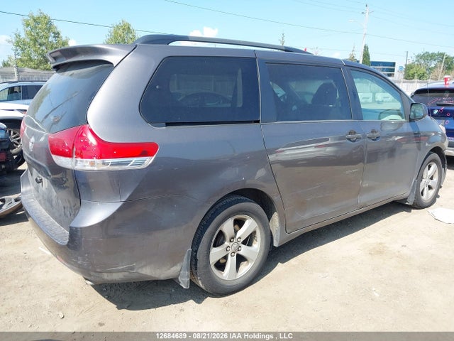 12684689 :رقم المزاد ، 5TDZK3DCXDS367451 vin ، 2013 Toyota Sienna V6 7 Passenger مزاد بيع