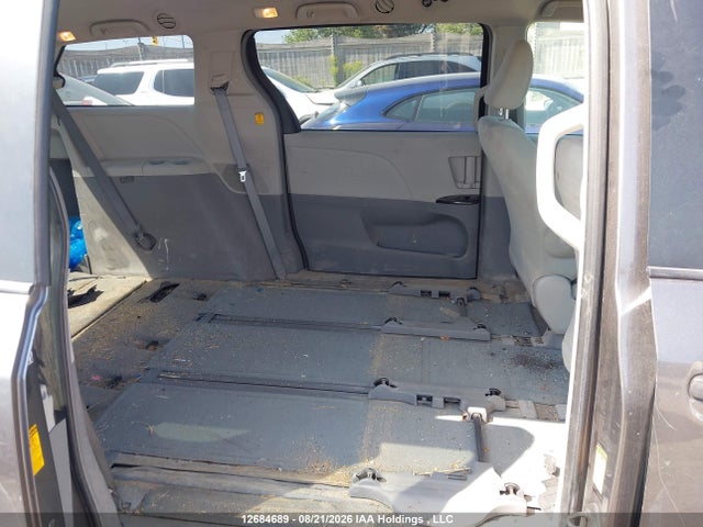 12684689 :رقم المزاد ، 5TDZK3DCXDS367451 vin ، 2013 Toyota Sienna V6 7 Passenger مزاد بيع