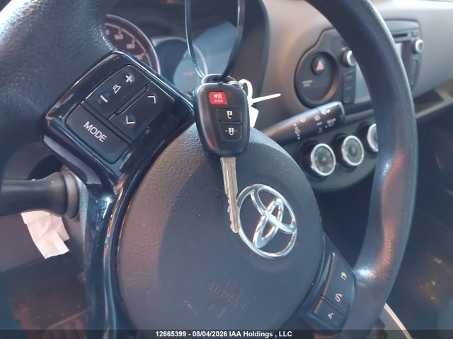 VNKKTUD33KA105910 Toyota YARIS LE
