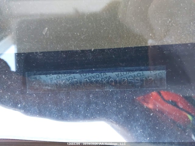 VNKKTUD33KA105910 Toyota YARIS LE