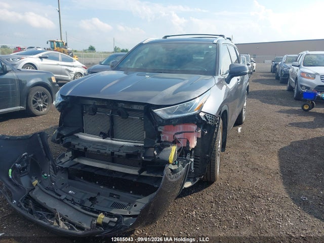 Toyota Highlander Limited 2022 5TDFZRBH3NS182868 Image 2