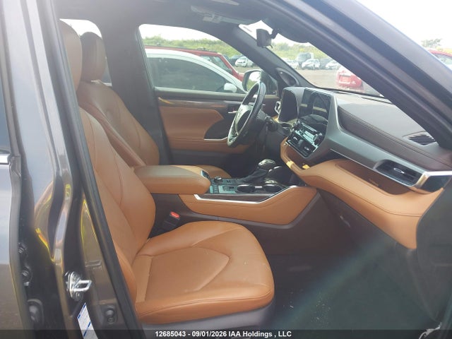 Toyota Highlander Limited 2022 5TDFZRBH3NS182868 Image 5