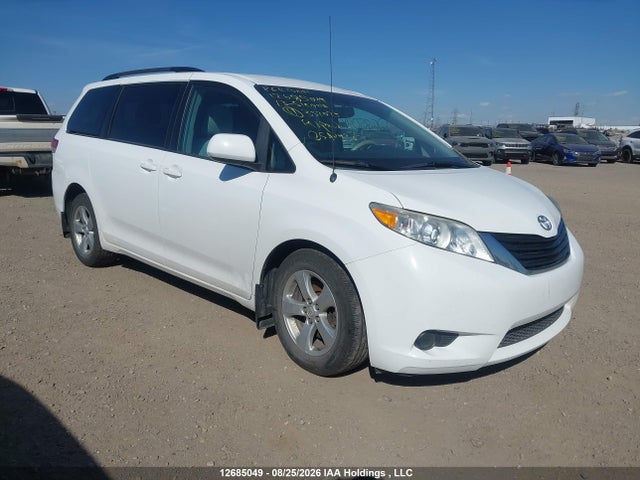 Продажа на аукционе авто 2013 Toyota Sienna Le, vin: 5TDKK3DC4DS352025, номер лота: 12685049