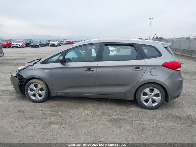 2015 Kia Rondo მანქანა იყიდება აუქციონზე, vin: KNAHT8A34F7093975, აუქციონის ნომერი: 12685050