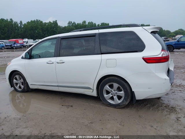 5TDKZ3DC4HS839369 Toyota Sienna Le V6