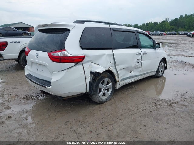 5TDKZ3DC4HS839369 Toyota Sienna Le V6
