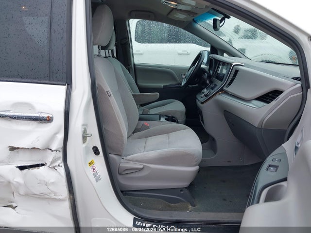 5TDKZ3DC4HS839369 Toyota Sienna Le V6