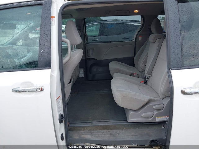 5TDKZ3DC4HS839369 Toyota Sienna Le V6