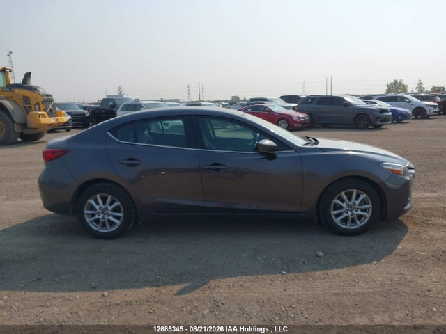 12685345 :رقم المزاد ، 3MZBN1V79JM232405 vin ، 2018 Mazda Mazda3 50th Anniversary Edition/gs/se مزاد بيع