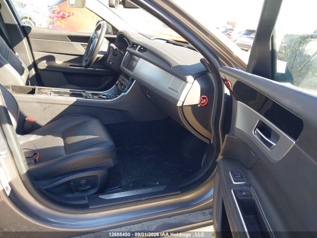 SAJBK4BN3HCY33631 Jaguar Xf Prestige