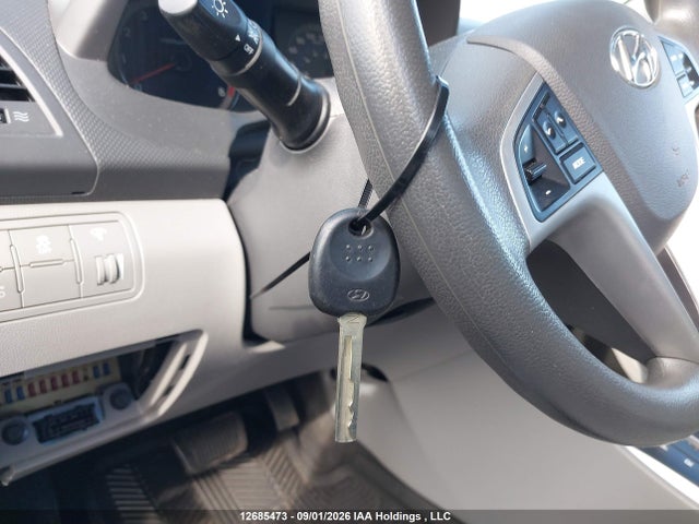 2013 Hyundai Accent Gl მანქანა იყიდება აუქციონზე, vin: KMHCT4AE2DU517137, აუქციონის ნომერი: 12685473