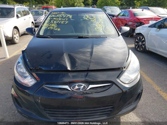 2013 Hyundai Accent Gl მანქანა იყიდება აუქციონზე, vin: KMHCT4AE2DU517137, აუქციონის ნომერი: 12685473
