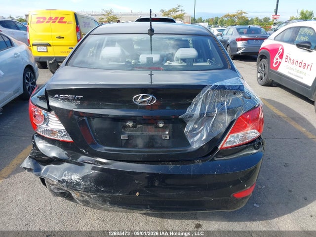 2013 Hyundai Accent Gl მანქანა იყიდება აუქციონზე, vin: KMHCT4AE2DU517137, აუქციონის ნომერი: 12685473
