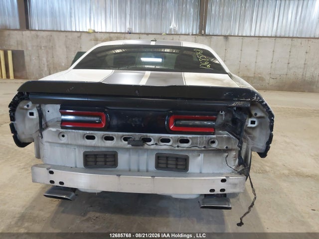 2C3CDZDJ3GH264090 Dodge Challenger Srt 392