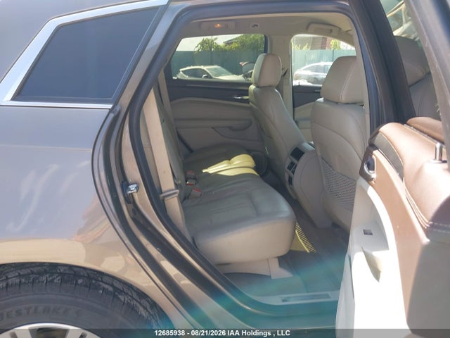 12685938 :رقم المزاد ، 3GYFNHEY2BS656716 vin ، 2011 Cadillac Srx مزاد بيع