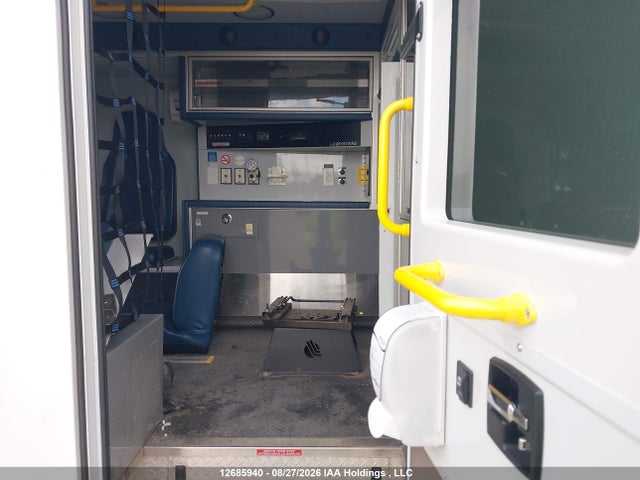 Chevrolet Express Cutaway Work Van 2021 1HA3GSC77MN011773 Image 23