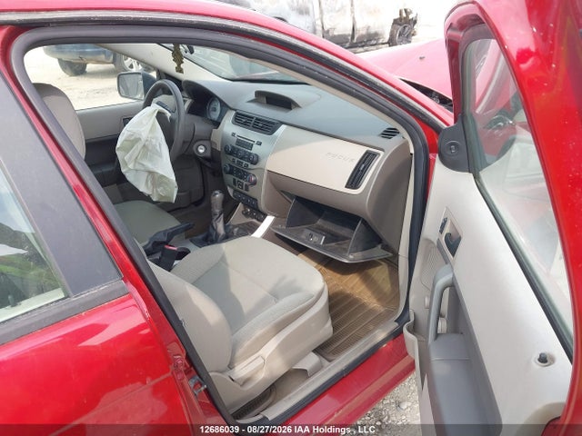 12686039 :رقم المزاد ، 1FAHP3EN8AW102770 vin ، 2010 Ford Focus S مزاد بيع