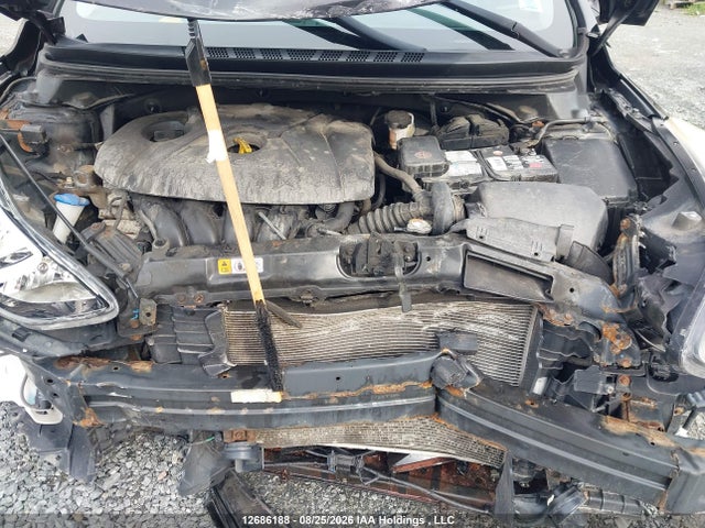 5NPDH4AE1GH696215 Hyundai ELANTRA GL