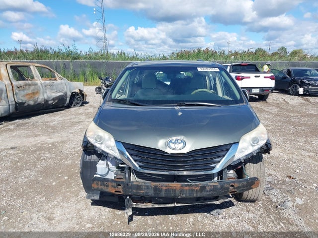 12686329 :رقم المزاد ، 5TDKK3DC6ES504503 vin ، 2014 Toyota Sienna Le 8 Passenger مزاد بيع