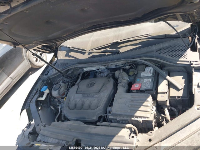 12686490 :رقم المزاد ، 3VV2B7AXXJM057376 vin ، 2018 Volkswagen Tiguan Comfortline مزاد بيع