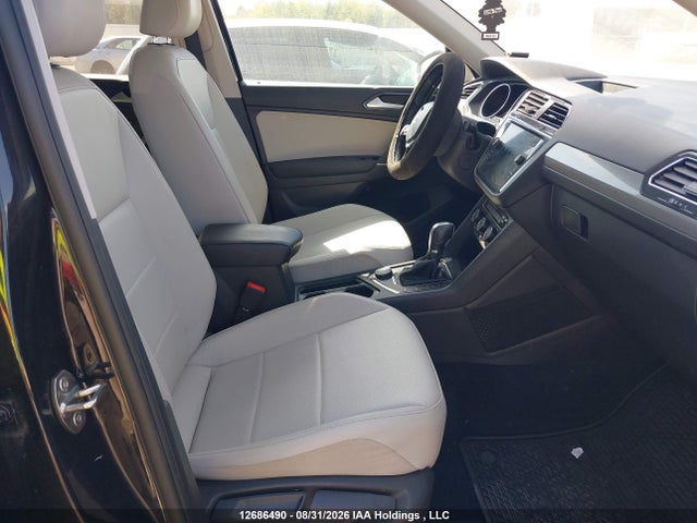 12686490 :رقم المزاد ، 3VV2B7AXXJM057376 vin ، 2018 Volkswagen Tiguan Comfortline مزاد بيع