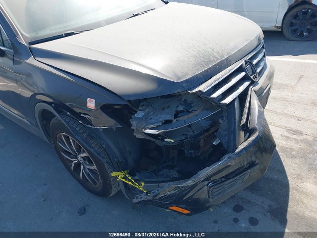 12686490 :رقم المزاد ، 3VV2B7AXXJM057376 vin ، 2018 Volkswagen Tiguan Comfortline مزاد بيع