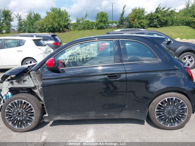Продажа на аукционе авто 2024 Fiat 500e Red, vin: ZFAFFAA42RX221773, номер лота: 12686524