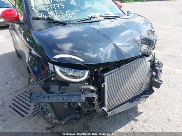 Продажа на аукционе авто 2024 Fiat 500e Red, vin: ZFAFFAA42RX221773, номер лота: 12686524