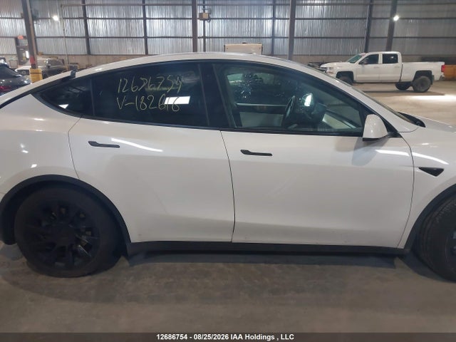 Tesla Model Y 2021 5YJYGDEE1MF182616 Image 14